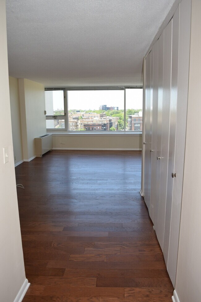 Building Photo - 2728 N Hampden Ct