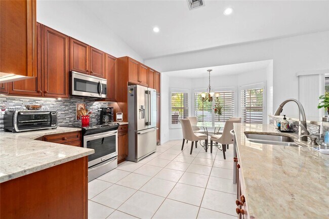 Foto del edificio - 4844 Kensington Cir