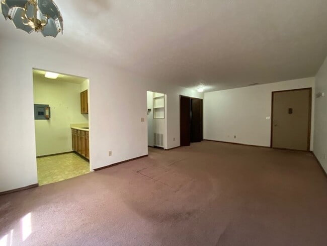 Building Photo - 5 N Chillicothe St