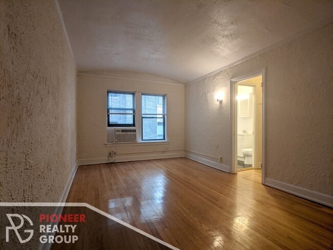 Building Photo - 535 W Arlington Pl