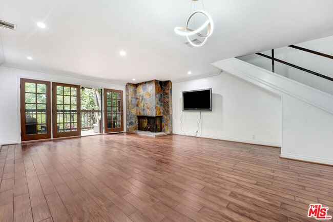 Foto del edificio - 271 S Barrington Ave