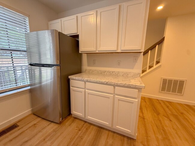 Building Photo - 4247 The Oaks Dr