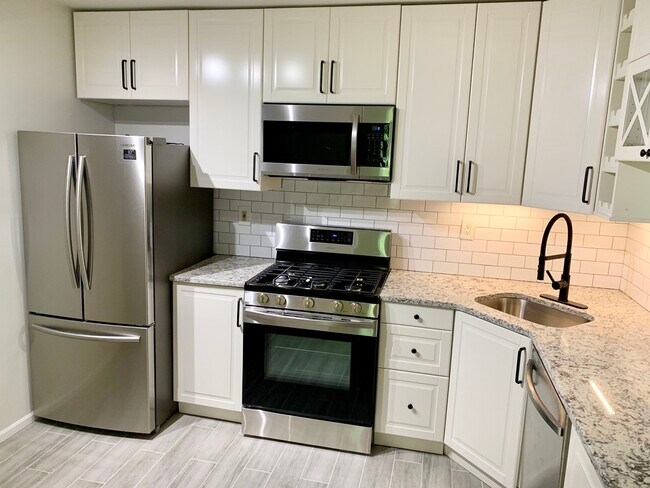 Kitchen - 67 Barberry Ct