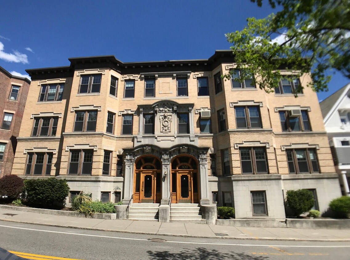 Primary Photo - 101 Saint Paul St