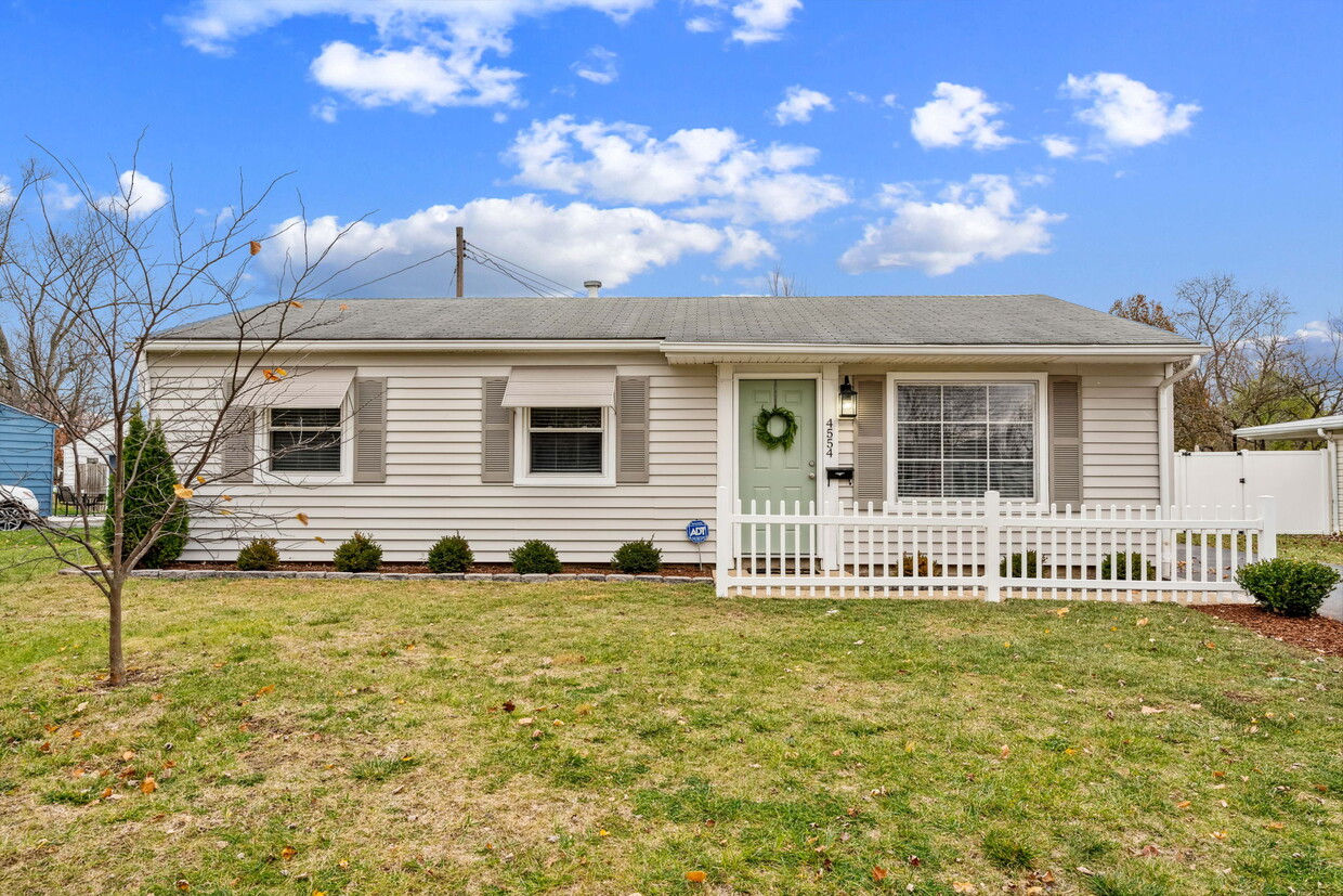 Primary Photo - 4554 Moraine Ave