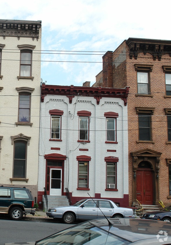 Primary Photo - 55 Ten Broeck St