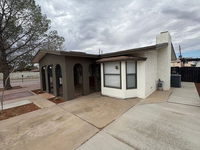 Foto del edificio - HOME FOR RENT IN ANTHONY TEXAS