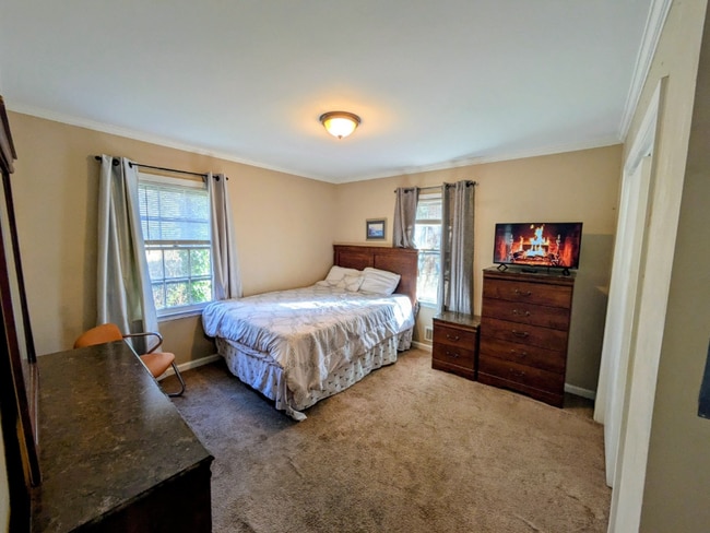 Building Photo - 396 Plantation Rd SW