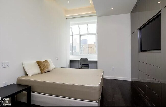 Foto del edificio - 310 E 46th St
