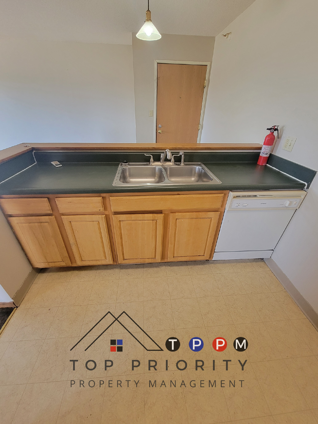 Building Photo - ** SPRING MOVE IN SPECIAL ** 2 Bedroom | 1...