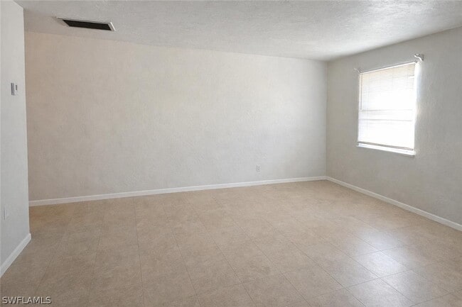 Building Photo - 5402 Hardee St