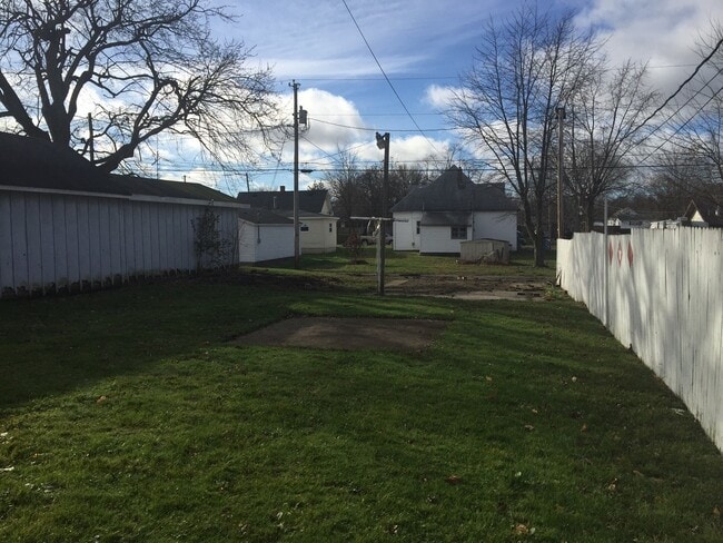 Building Photo - Single Family home downtown Frankfort