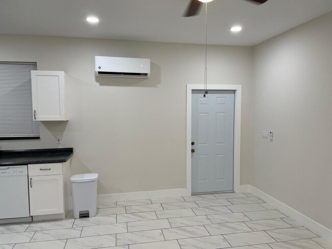 Building Photo - 3408 Douglas St