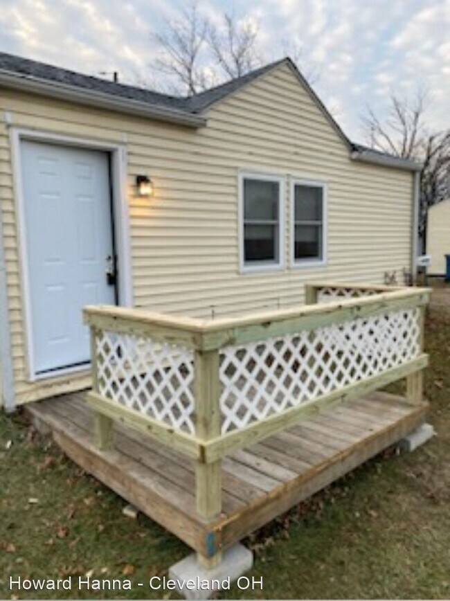 Studio, 1 bath House - 5014 W. Erie Avenue photo'