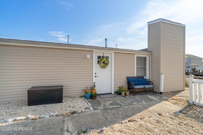 Foto del edificio - 825 Leeward Dr