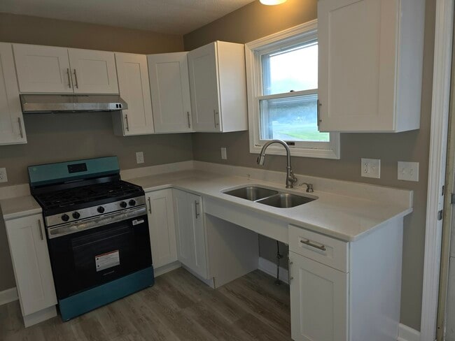 Building Photo - 601 Rizek Dr