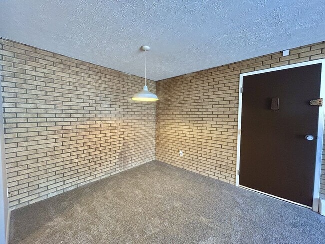 Interior Photo - 1553 Glen Parker