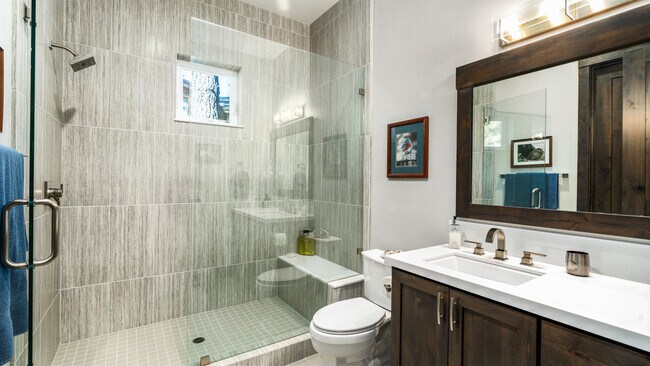Foto del edificio - 9265 Heartwood Dr