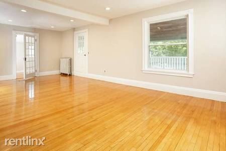 Building Photo - 5 br, 2 bath  - 1601 Centre St