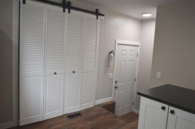 Foto del edificio - Beautiful 4 bed/2 bath available after 6/1...