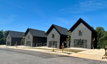Building Photo - 209 Cowan St