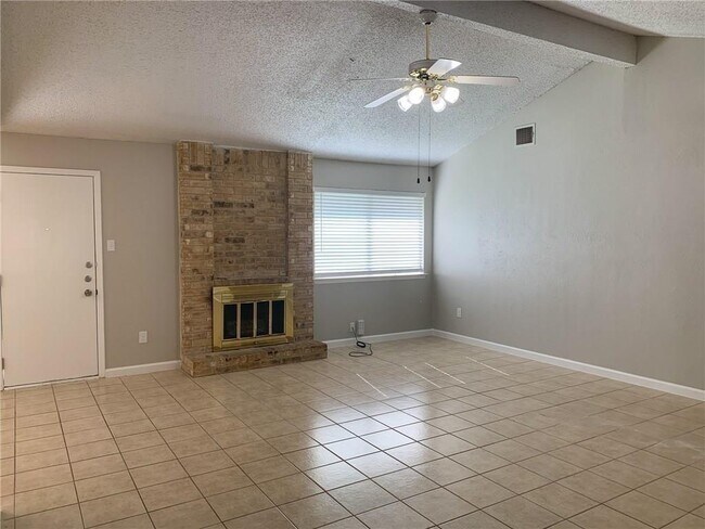 Building Photo - 2201 Silver Spur Dr