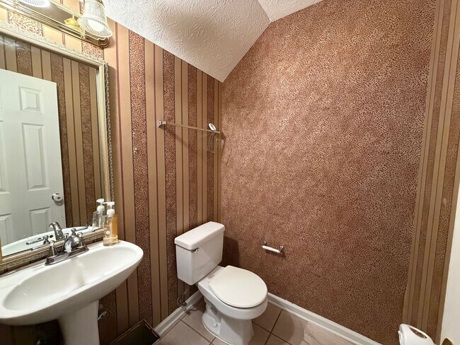 Foto del edificio - Asbury Hills Condominiums-2428 E. University,  Unit 807