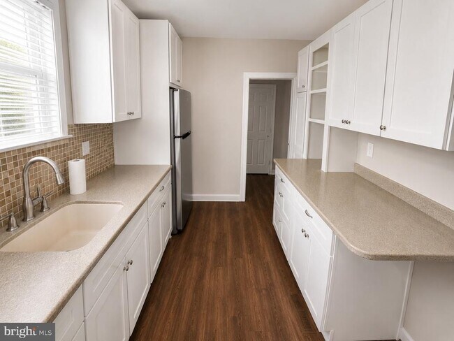 Foto del edificio - 3180 Tilton St