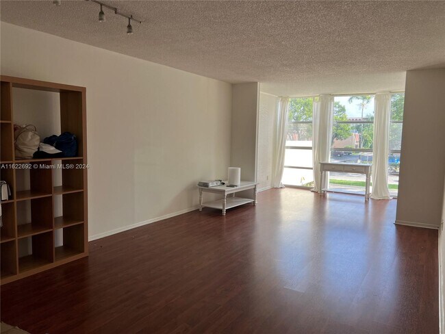 Foto del edificio - 2000 Atlantic Shores Blvd