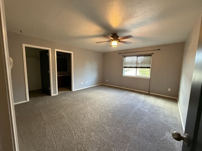 Foto del edificio - 651 1/2 Serenity LN