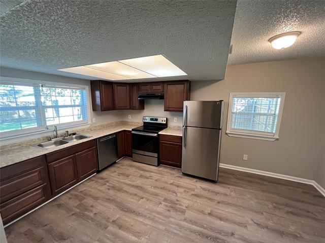 Building Photo - 10 Merrie Cir