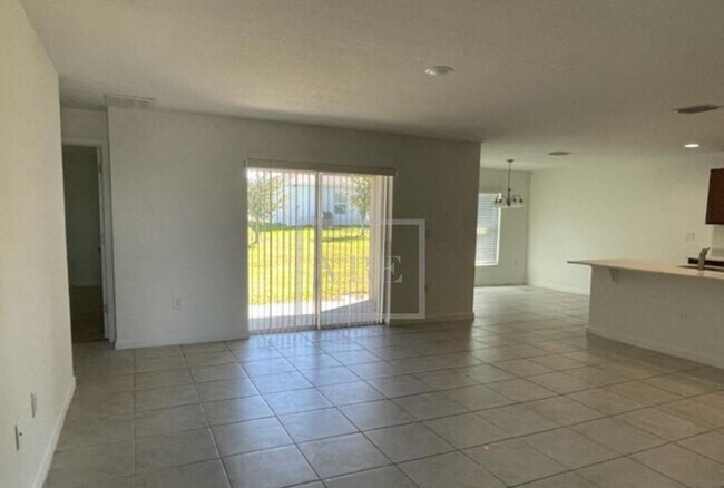 Building Photo - 1469 Lucerne Loop Road NE