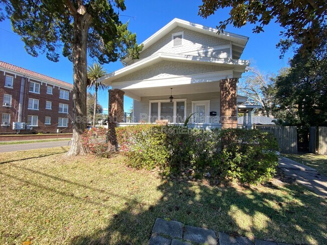 Foto del edificio - 2611 College St