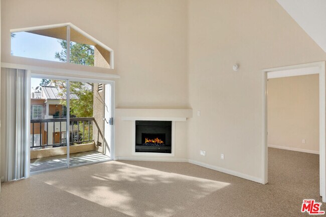 Building Photo - 21450 Burbank Blvd