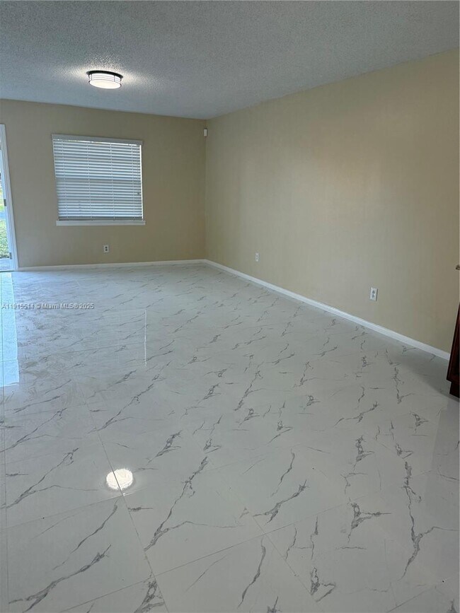 Foto del edificio - 2809 Jefferson Pkwy