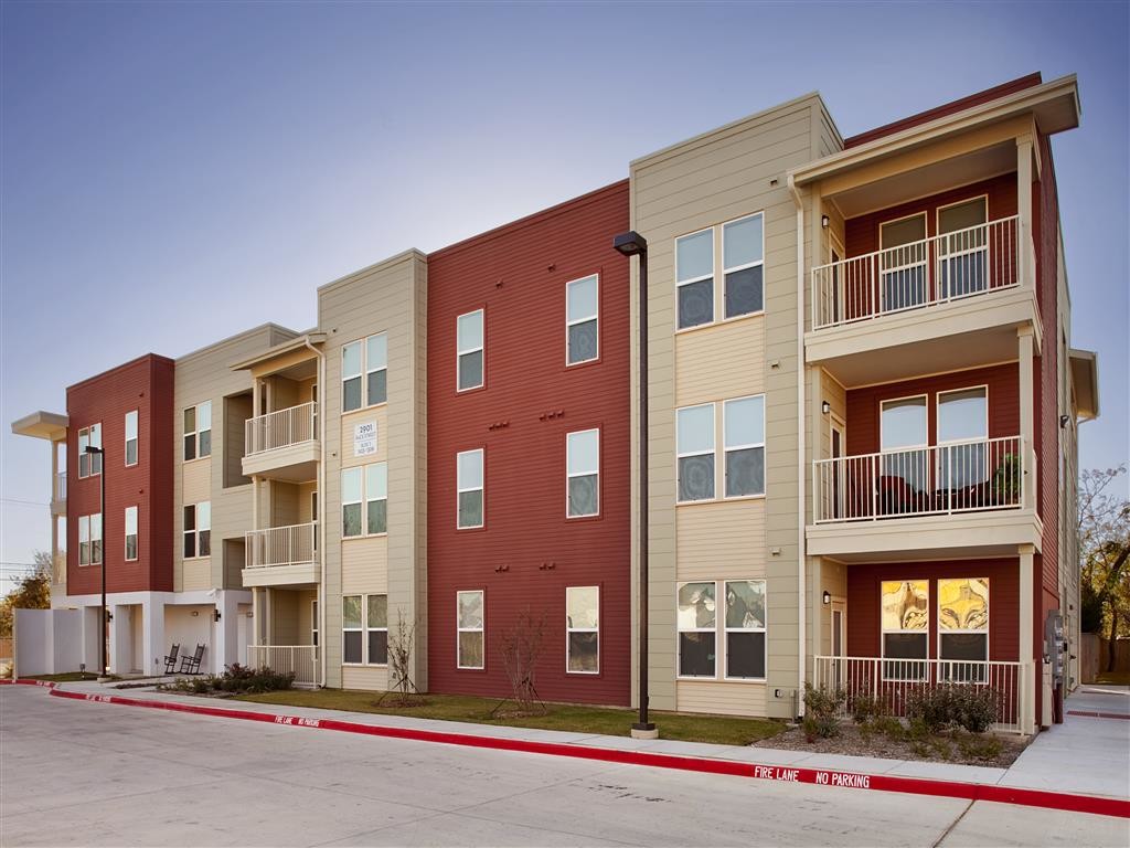 Primary Photo - Race Street Lofts