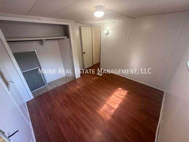 Building Photo - 715 College Ave
