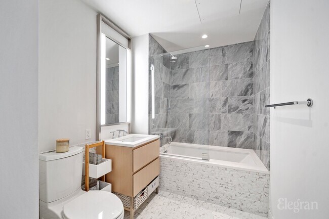 Building Photo - 500 W 45th St