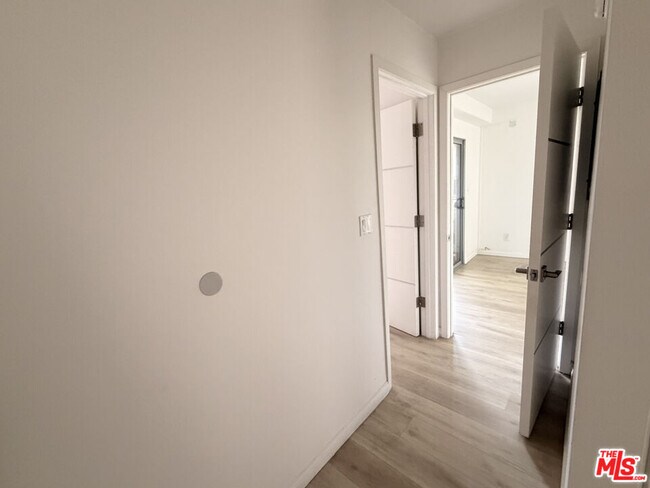 Foto del edificio - 4900 Overland Ave