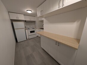 Building Photo - 324 Laurier Ave E