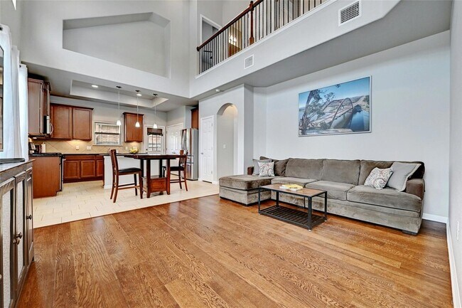 Foto del edificio - 912 Sleepy Dell Ln