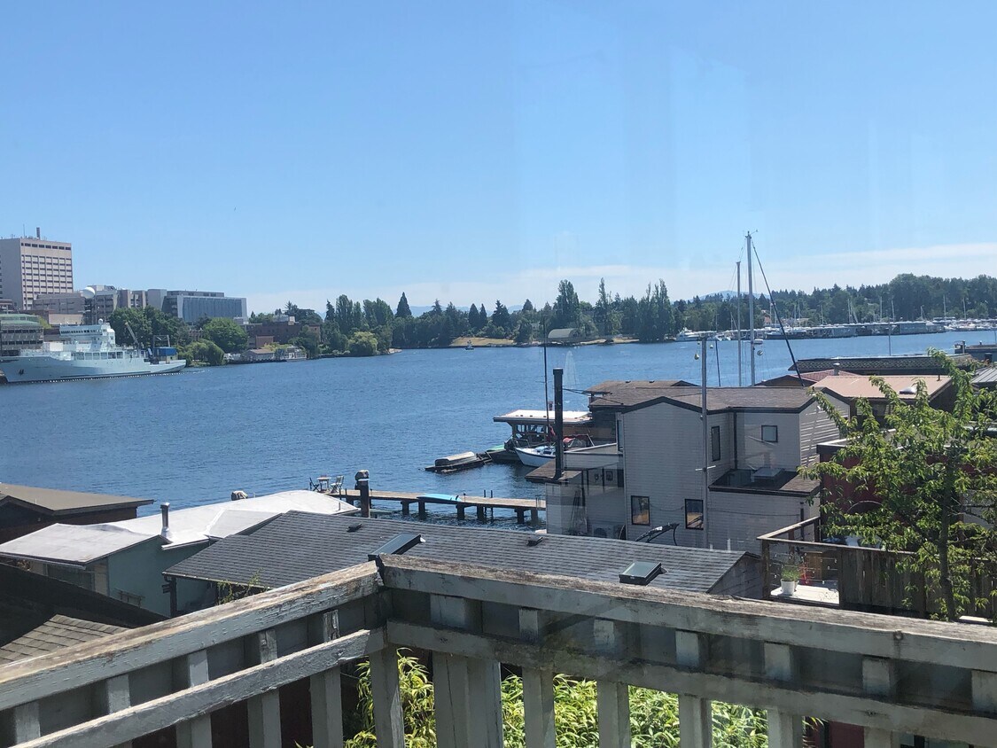 Building Photo - 3136 Portage Bay Plz E