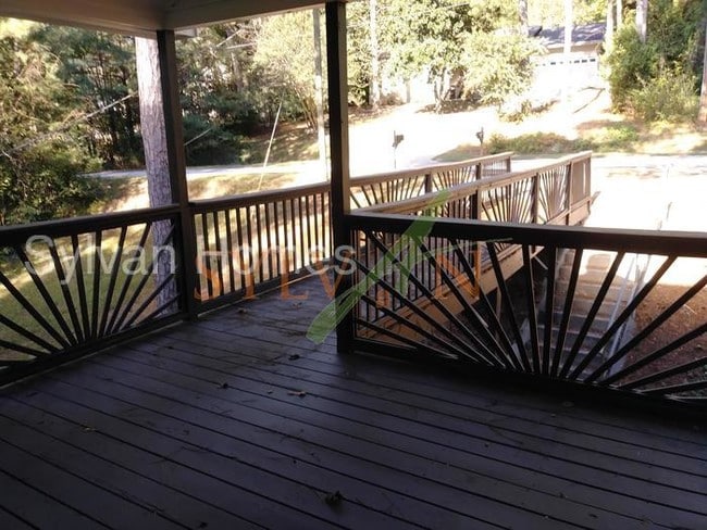 Building Photo - Adorable 4/2.5 Home In  Norris Lake S/D
