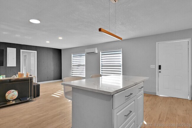 Foto del edificio - 6385 86th Pl