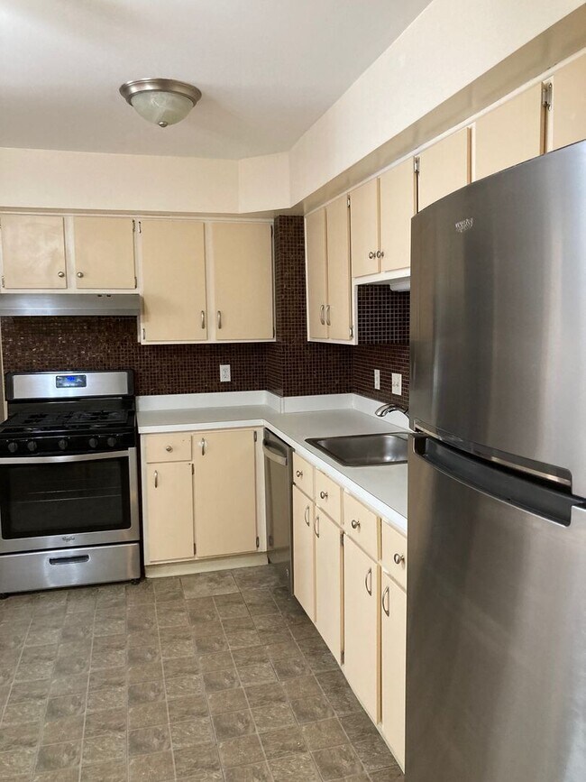 Foto del edificio - Condo for Rent Richmond Heights