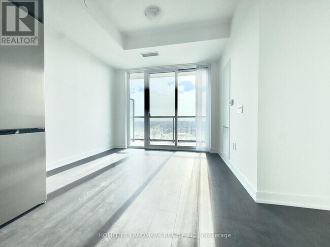 Photo du bâtiment - 5858 Yonge St