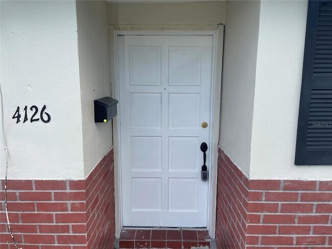 Foto del edificio - 4126 Shoreline Dr