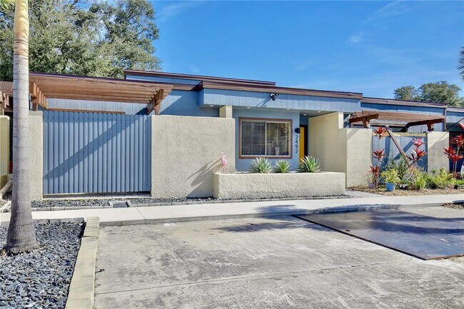 Building Photo - 2492 Barbados Dr