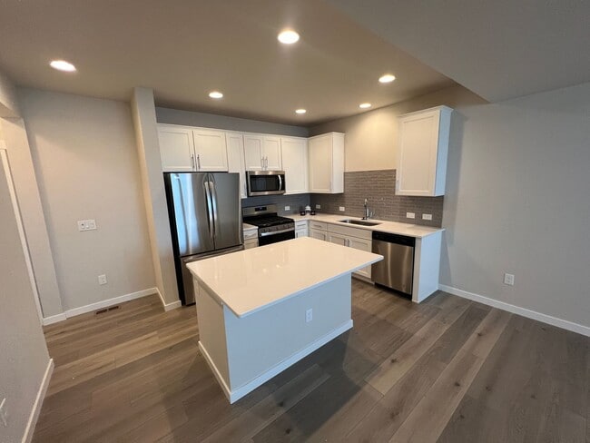 Building Photo - Modern 3 Bed 3 Bath Townhome off of N Carefree and Tutt!!! **Built in 2023**