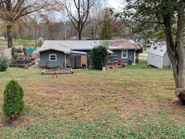 Foto del edificio - 1043 Audubon Ln